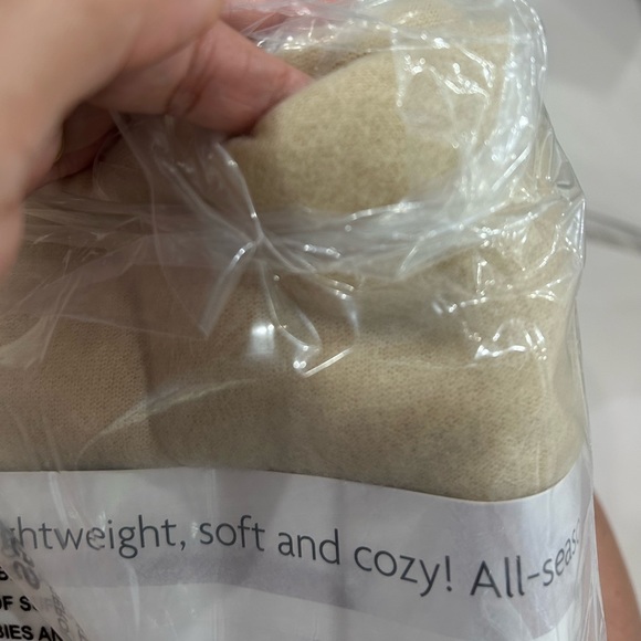 Fleece Throw Blanket • Sandy/Tan • New in Package • 50” x  60” • - Picture 4 of 5